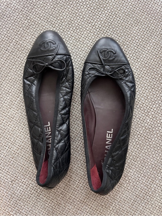 CHANEL Shoes - CHANEL Black Quilted Leather CC Logo Ballet Flats